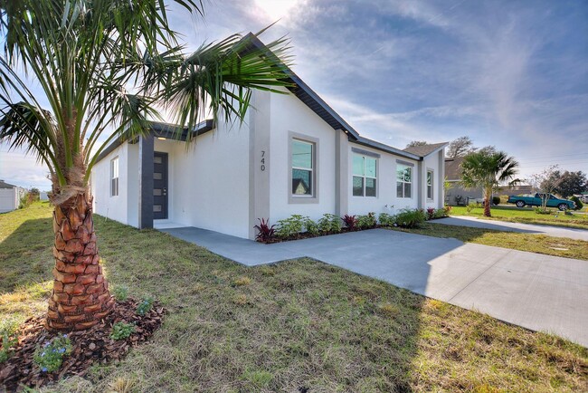 Building Photo - 740 Fraser Ct