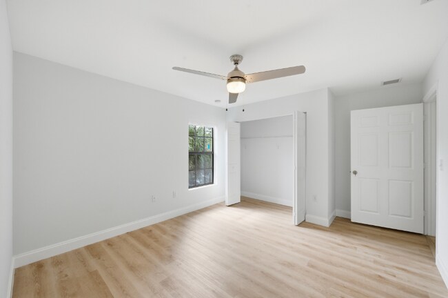 Building Photo - 2691 Albatross Rd N