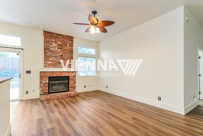 Building Photo - 1418 Lorimer Way