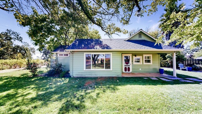 Building Photo - Country Charm Meets Vineyard Views! Two Be...