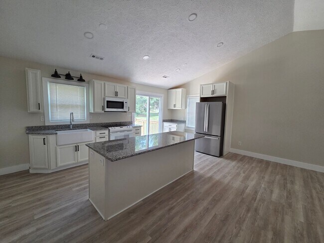 Building Photo - One Level Living