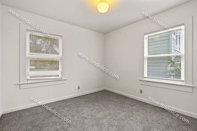 Building Photo - Spacious Pet Friendly Cape Cod in Multnomah Village with detached garage!