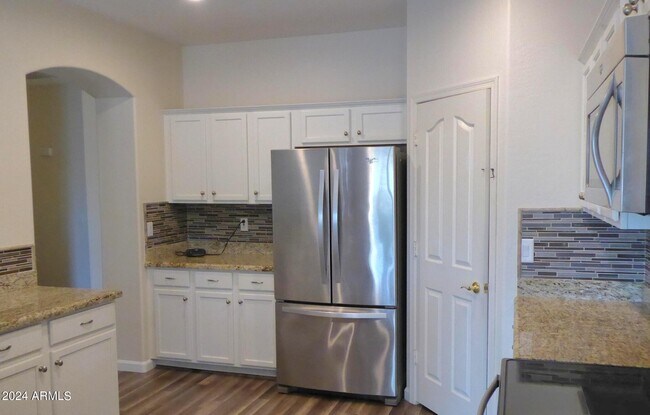 Building Photo - 12511 W Glenrosa Dr