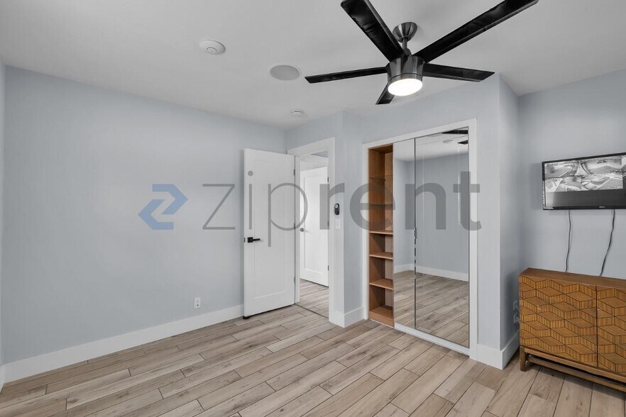 Building Photo - Unit