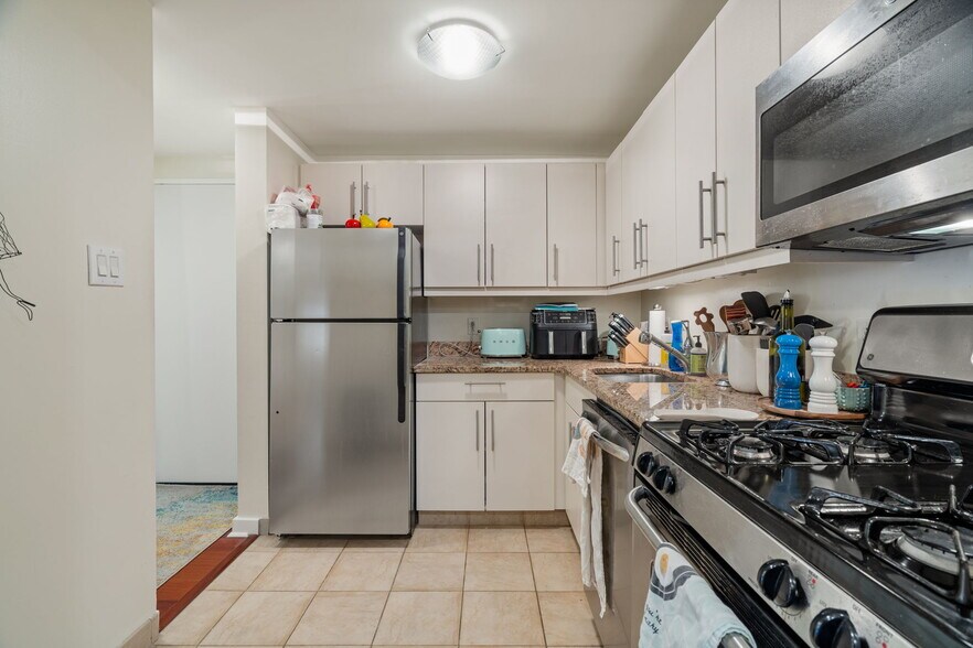 Building Photo - 225 S 18th St