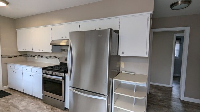 Building Photo - 614 E Sunset Dr