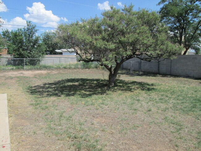 Building Photo - NEAR NORTH VALLEY PUEBLO 2 Bedroom  1 Bath...