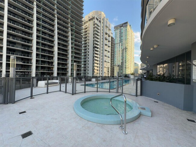 Building Photo - 1000 Brickell Plaza