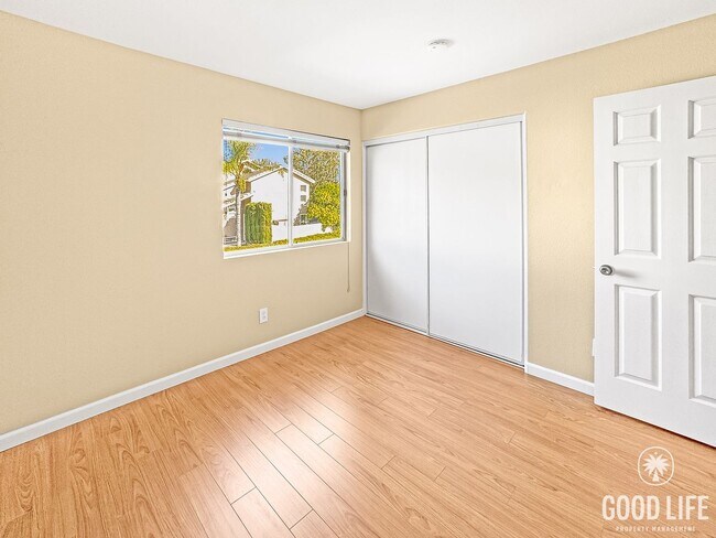 Building Photo - Immaculate 4Bd/2.5Ba Home with New Fridge, AC, Fenced Back Patio in Aliso Viejo!