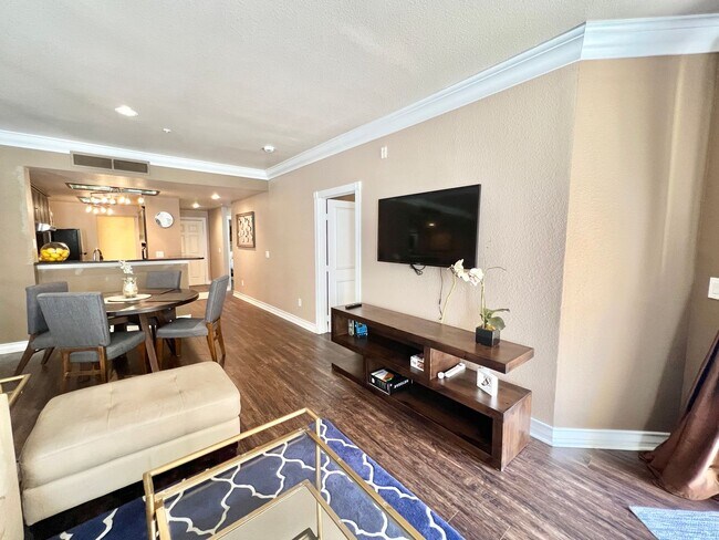 Building Photo - $1000 Off 1st Months Rent! Luxurious 2 Bed...