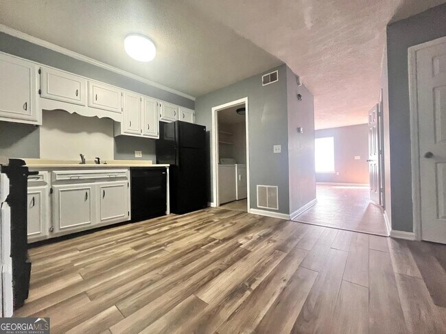 Building Photo - 251 Knight Dr