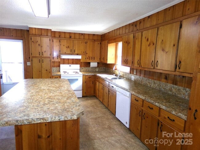 Building Photo - 507 Valleyview Dr