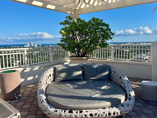 Building Photo - 511 SE 5 Ave