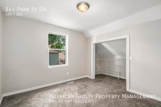 Building Photo - 844 Park St SW