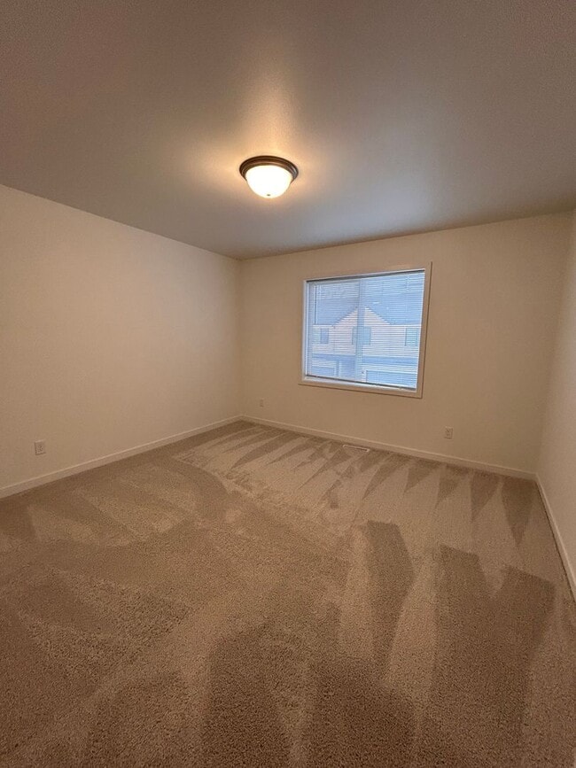 Building Photo - 3 Bed 3 Bath TownHome