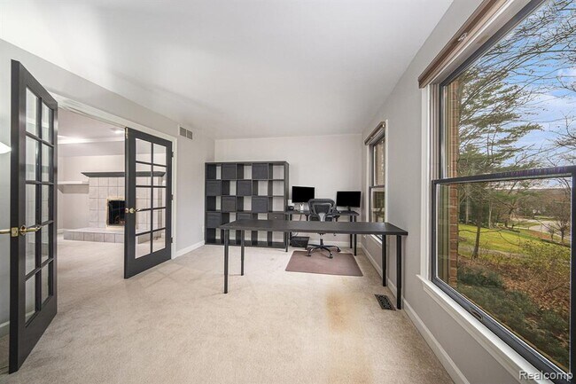 Building Photo - 695 Heritage Dr