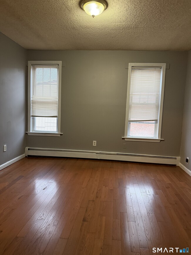 Building Photo - 50 York St