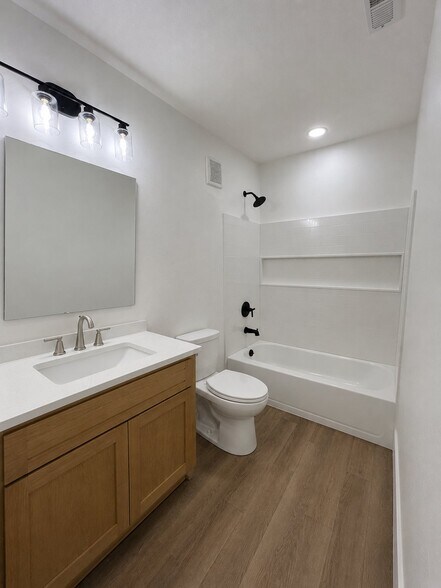 Building Photo - 3625 E Bluebell Dr