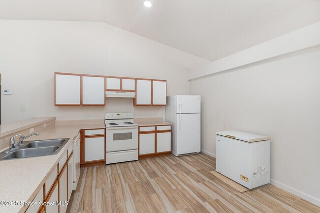 Building Photo - 1715 San Filippo Dr SE