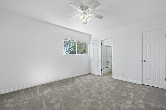Building Photo - 400 18th Pl