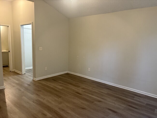 Building Photo - 7242 Longhorn Cir S