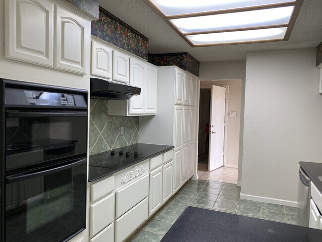 Building Photo - 3802 Fairgreen Ct