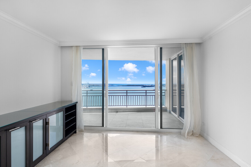 Building Photo - 808 Brickell Key Dr