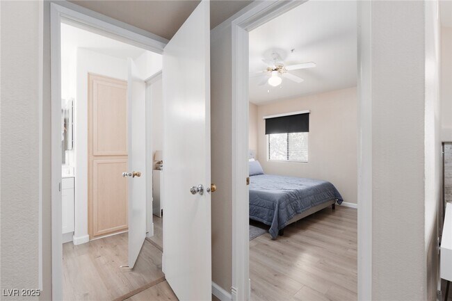 Building Photo - 950 Seven Hills Dr