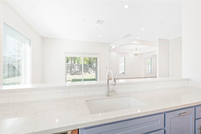 Building Photo - 201 Mayerling Dr