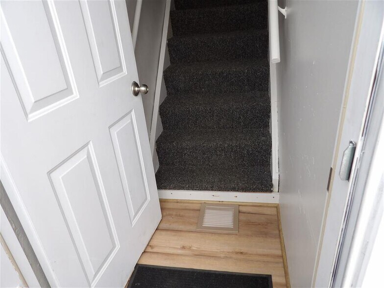 Building Photo - 9777 State Rd