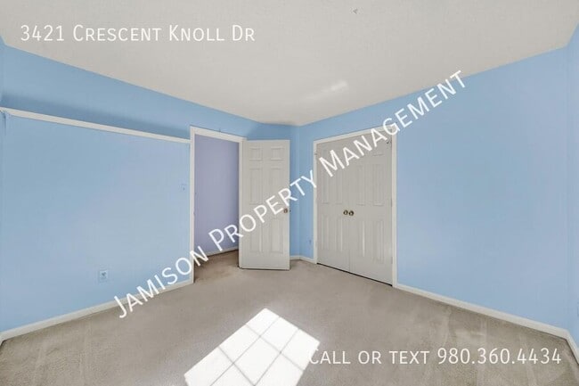 Building Photo - 3421 Crescent Knoll Dr