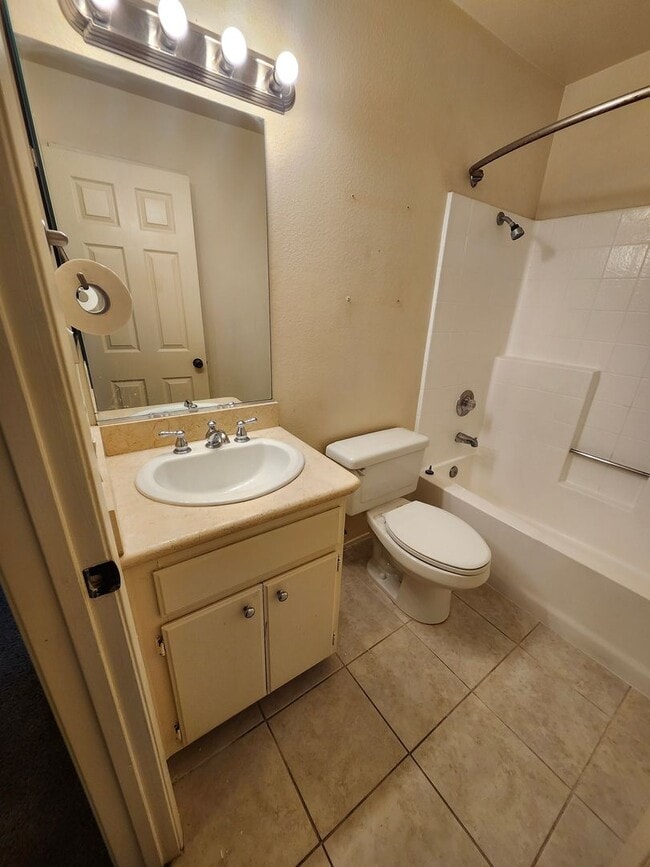 Building Photo - Beautiful 2 bedroom 1.75  bath Home Alta Loma