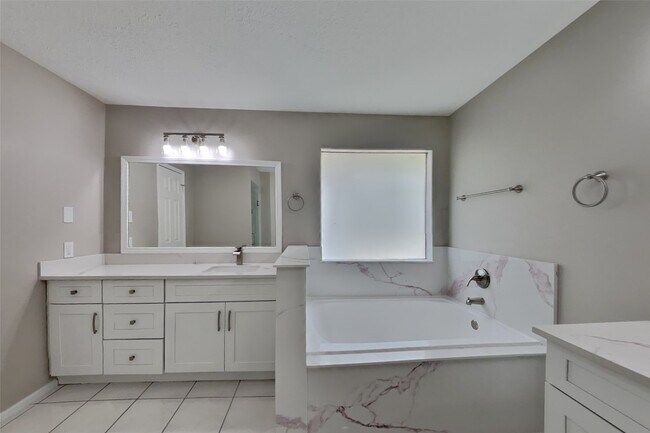 Building Photo - 14118 Barkerview Ct