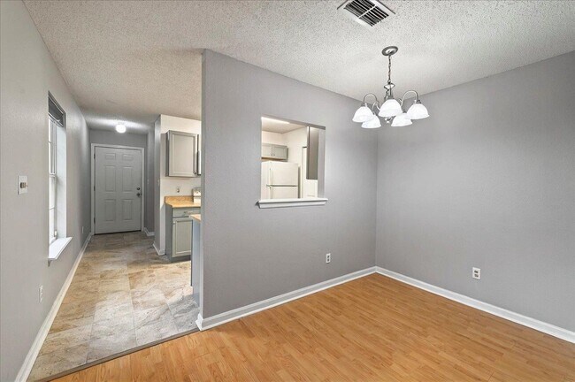 Building Photo - 3001 Oak Park Ct