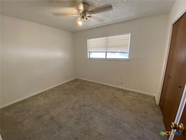 Building Photo - 911 Yorktown Dr