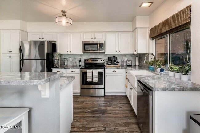 Building Photo - 7526 Via De Ln