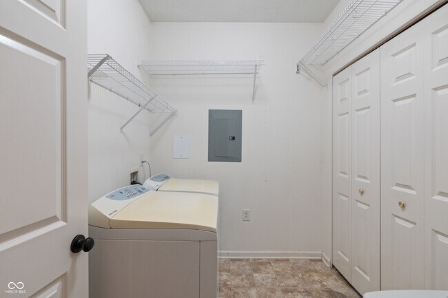 Building Photo - 4320 Hamilton Way