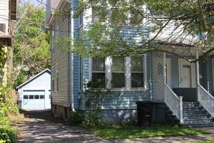 Building Photo - 513 S Albany St