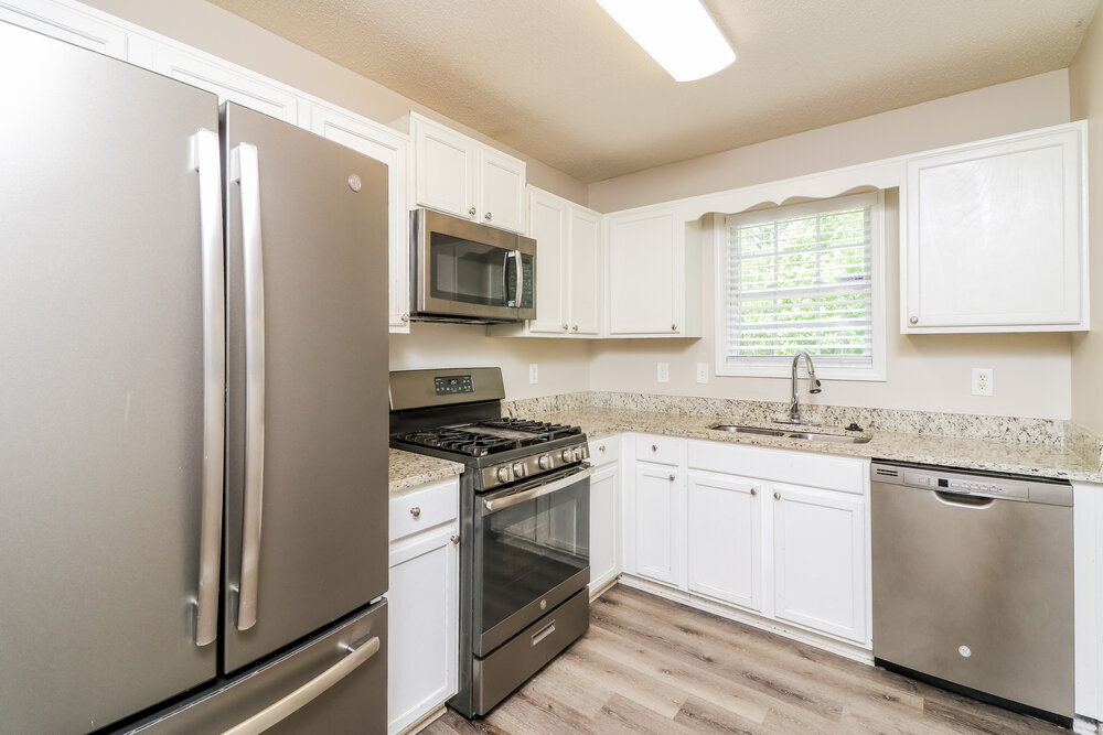 Building Photo - 425 River Trace Dr