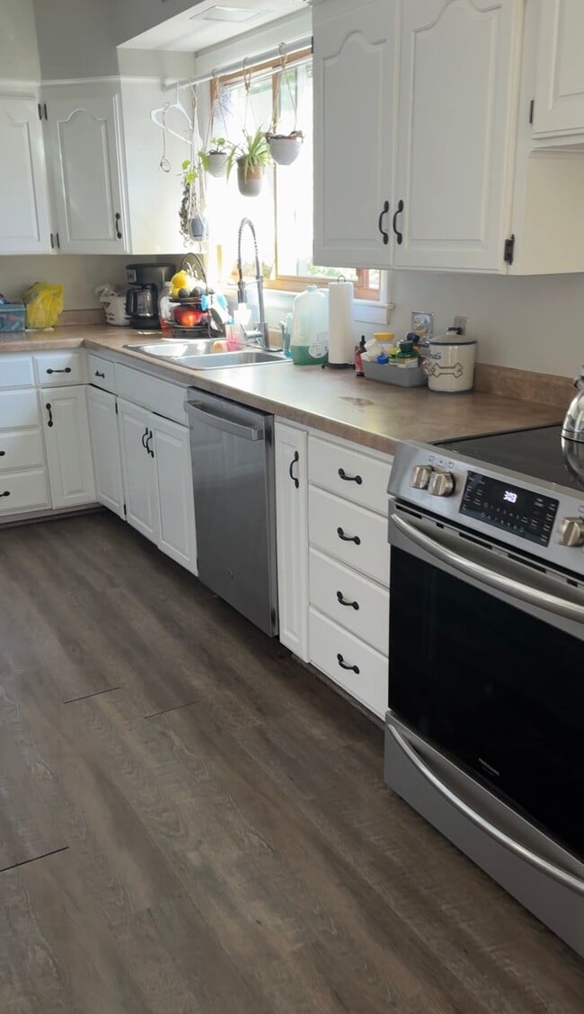 Building Photo - 207 Crescent Dr