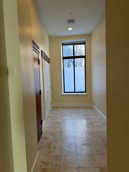 Building Photo - 108 Richmond St