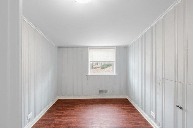 Building Photo - 4914 Lunt Ave