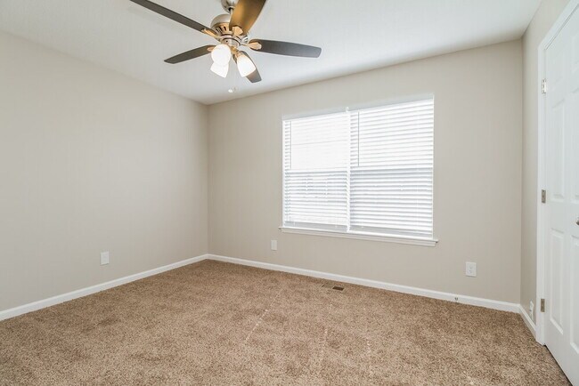 Building Photo - 1318 Knight Dr