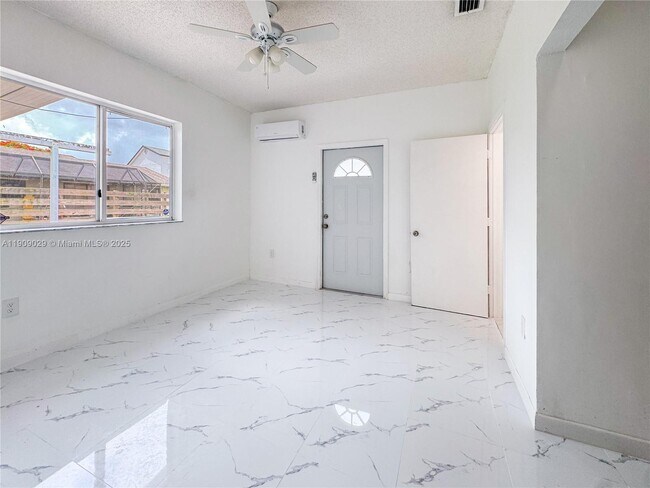 Building Photo - 1382 SE 11th Pl