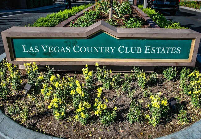 Building Photo - 1 Bed, 1 Bath In Highly Desirable Guard Gated Las Vegas Country Club