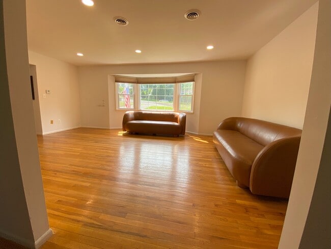 Building Photo - 213 Fort Lee Pl