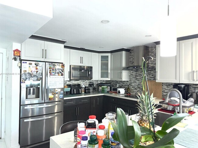 Building Photo - 9125 SW 77th Ave