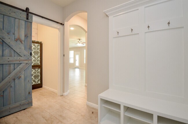 Building Photo - 24918 Meadowthorn Crest Ln