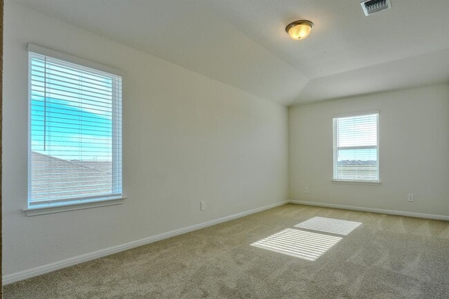 Building Photo - 129 Honey Bee Rd