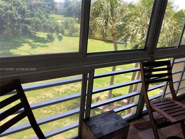 Building Photo - 9441 Evergreen Pl